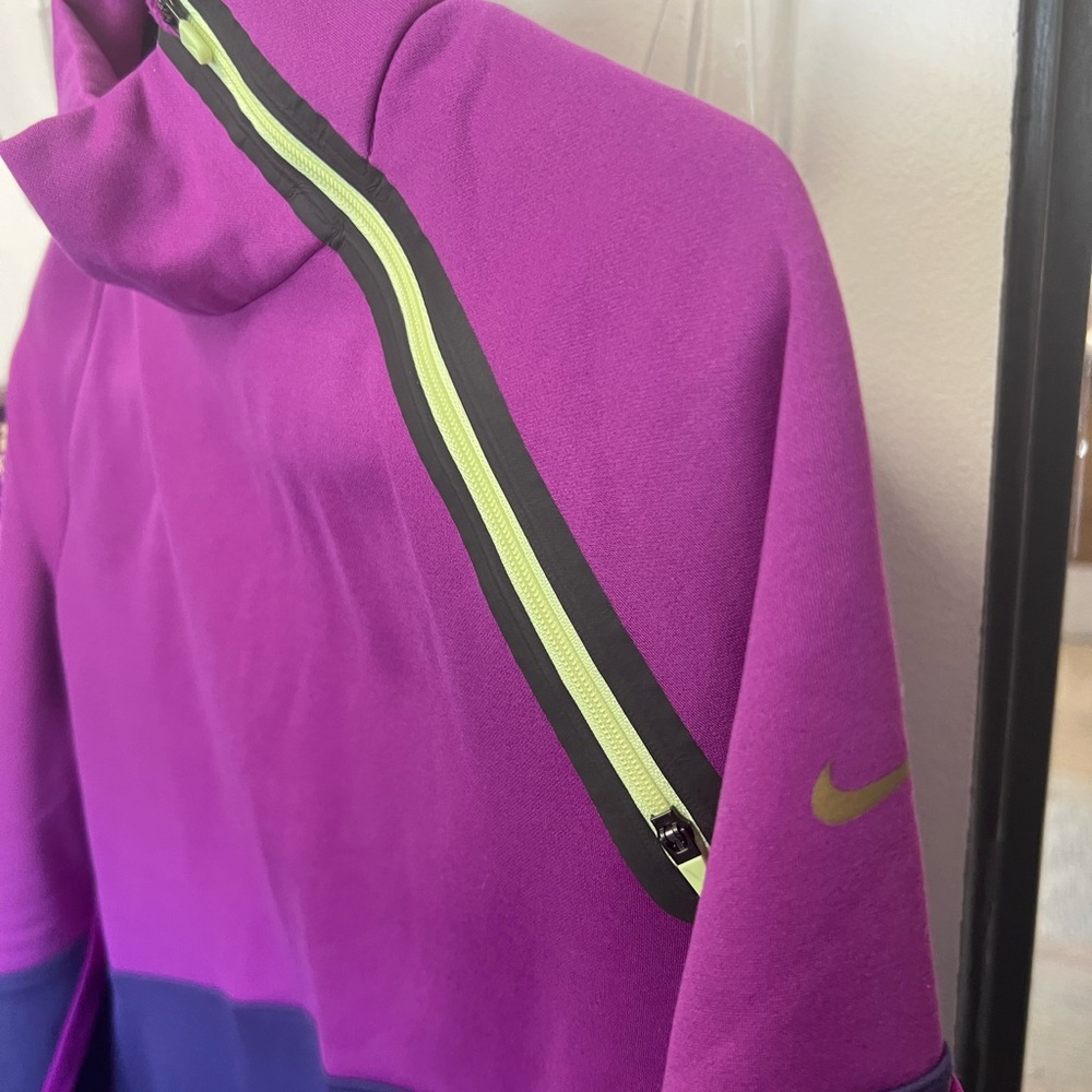 Nike Dri- Fit pullover - Picture 2 of 6